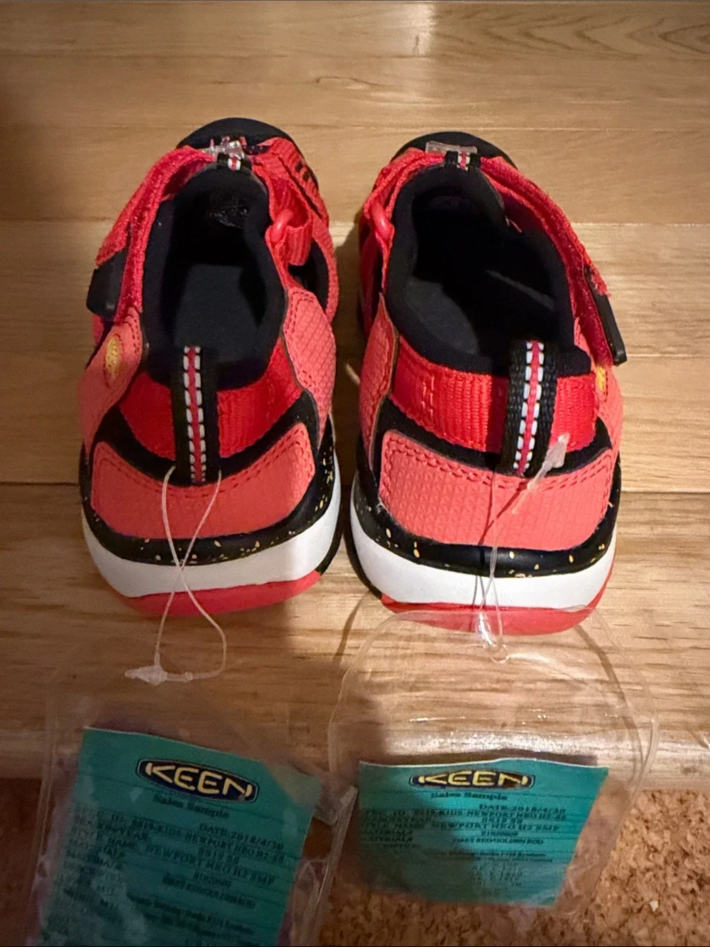 KEEN kids Newport H2 Water Friendly Sandal - SAMPLE PAIR